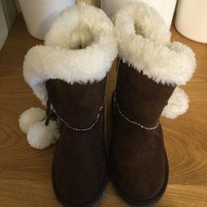 NWT Brown with pom-poms Dawgs boots
